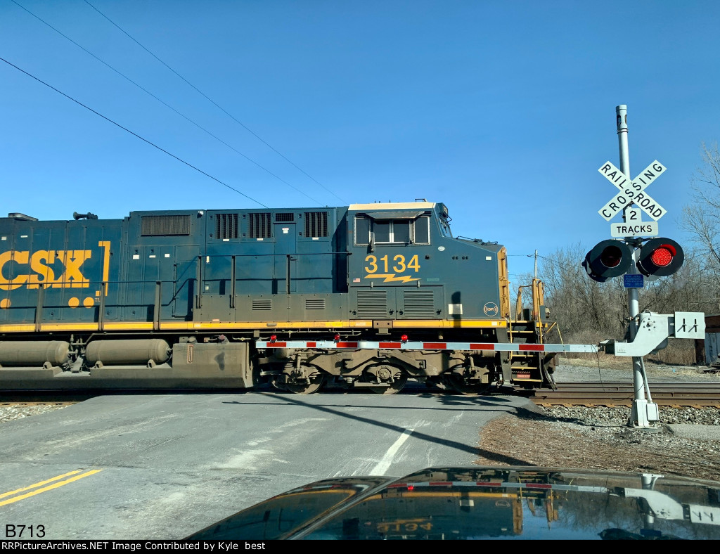 CSX 3134 on B713